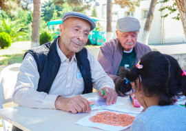 2 saylı Uşaq Reabilitasiya Mərkəzində müalicə alan uşaqlar ahıllar evində olub