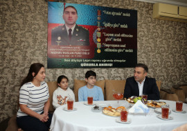 Dövlət Tibbi-Sosial Ekspertiza və Reabilitasiya Agentliyinin sədri Anar Bayramov şəhid polkovnik-leytenant Ruslan Tağıyevin ailəsini ziyarət edib.